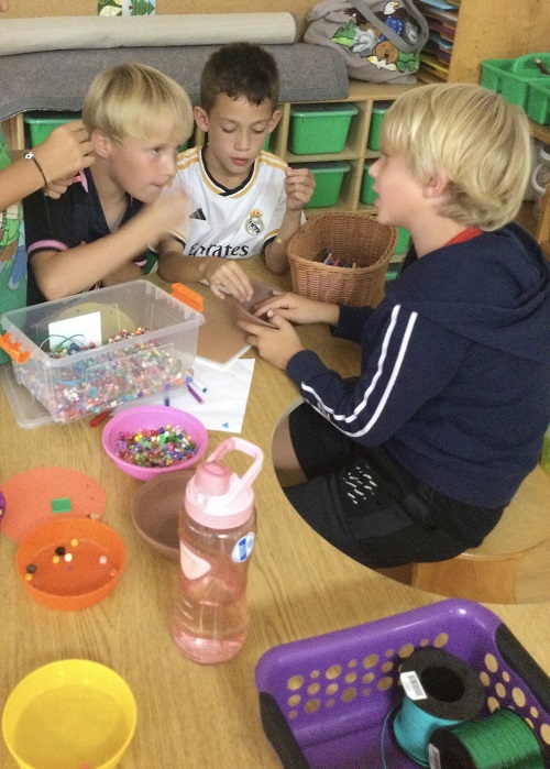 Children at the table beading