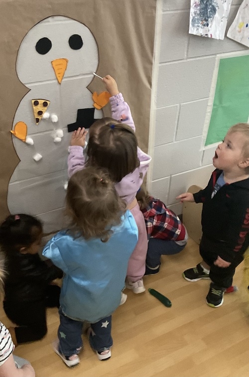 The children  explored a variety of winter-themed sensory and creative activities, practicing fine-motor skills, problem-solving, and working together on shared projects. Their curiosity and imagination transformed each invitation into joyful, child-led learning experiences.