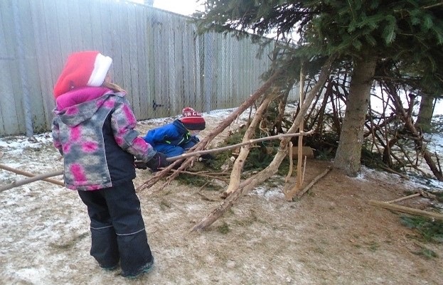 children building a teepee with sticks